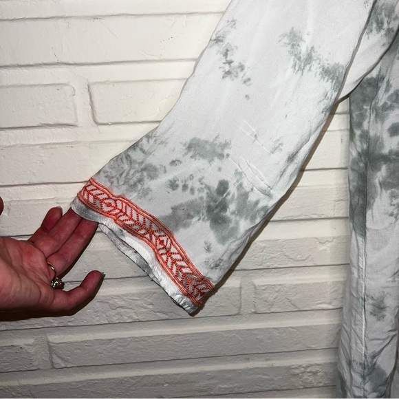 Magnolia South White and Peach Tie Dye Embroidered Tunic, Women’s Size Small - Picture 6 of 8